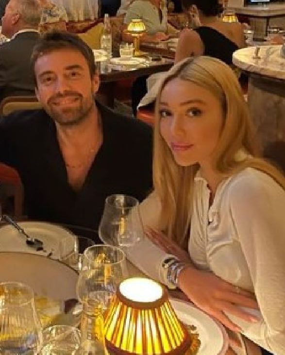 murat dalkilic sevgilisiyle el ele fotograf paylasti